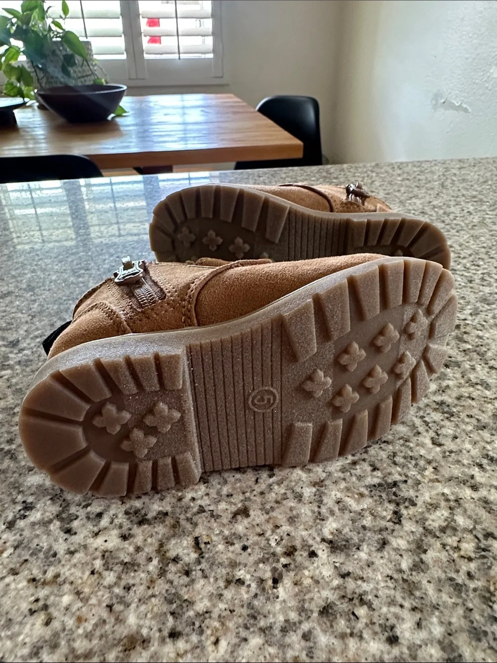 Cat & Jack Brown Suede Toddlers Ankle Boots with Hook-and-Loop Strap Size 5